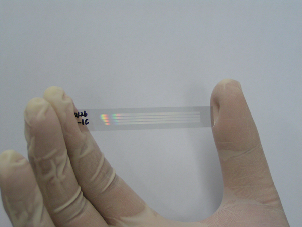 KETI가 멀티채널 미세분극주기반전을 활용해 개발한 근·중적외 파장 변환 레이저 칩.