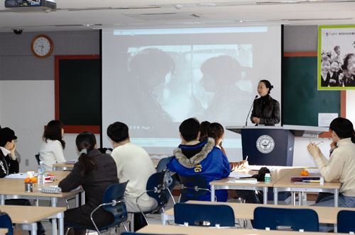 ‘깨끗한미디어를위한교사운동’의 정기모임 장면