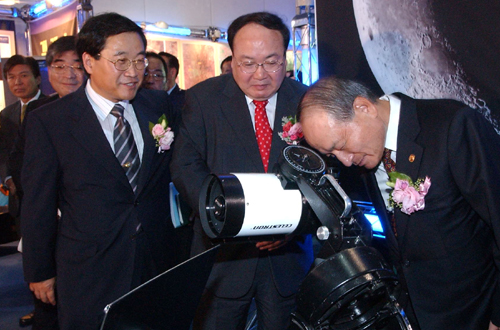 "우주에 태극기 휘날릴 날은…"