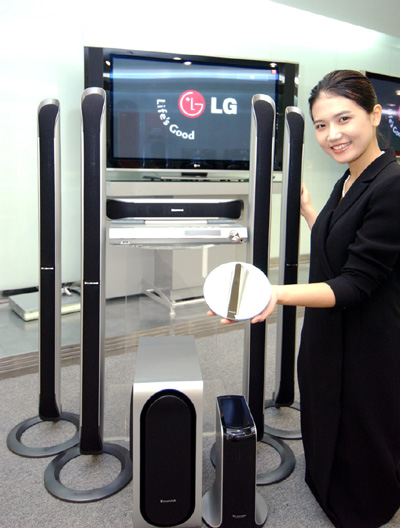 LG전자는 80만원대 보급형 무선 홈시어터 ‘XH-W559TB’를 출시했다.