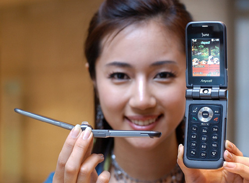 한국에 이어 북미지역 초슬림폰 시장 대결에 투입된 삼성전자의 ‘SCH- V740’