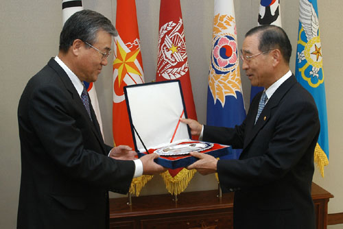 전경련, 국방부로부터 감사패 받아