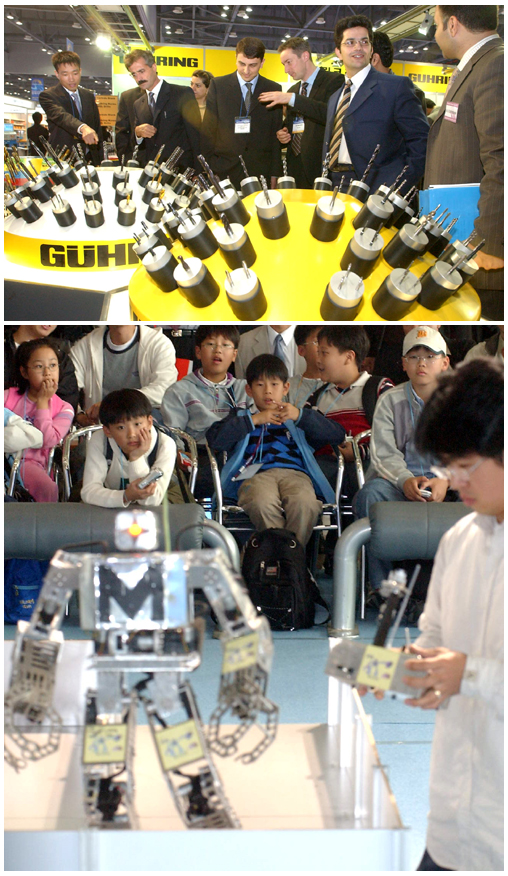 (위)‘2005 한국기계산업대전’에선 28개국 996개 업체가 참가해 국내외 기계산업의 최신 제품과 신기술 동향을 선보였다. (아래)26일 일산 킨텍스에서 개막한 ‘로봇피아드 2005’에서 대학생들이 직접 제작한 로봇으로 미로찾기 시범을 보이고 있다.