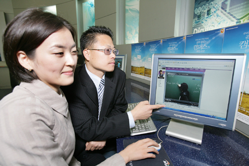 KT가 내달부터 e러닝 온·오프라인 교육 사이트 ‘KT캠퍼스’를 전국 10여 개 학원 수강생 3000여 명을 대상으로 서비스한다.