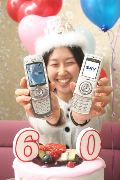 슬림형 휴대폰 열풍을 주도하고 있는 팬택의 ‘IM 8500·오른쪽’와 ‘IM 8300’