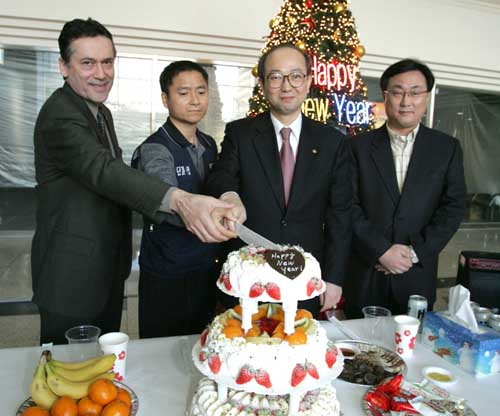 하나로텔레콤, 임직원 화합 행사 및 현판식