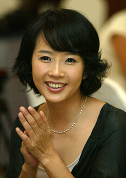 캐리어코리아, 최진실 전속모델로 기용