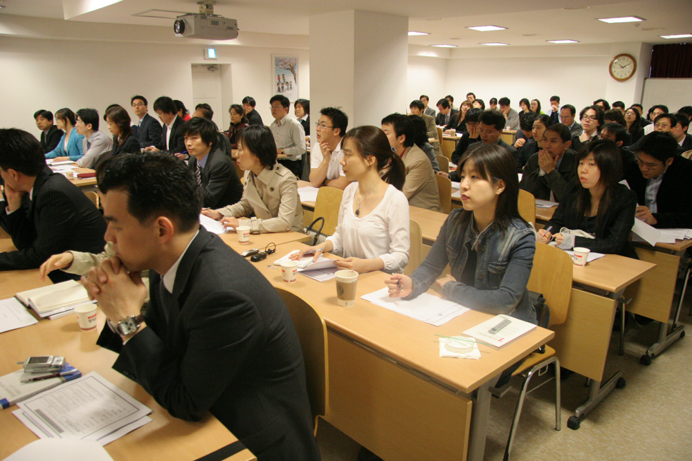 26일 문화콘텐츠진흥원 세미나실에서 열린 ‘일본 문화콘텐츠 유통 및 법률전문가 초청 기업설명회’에 100여명의 문화콘텐츠 업계 종사자가 몰려 성황을 이뤘다.