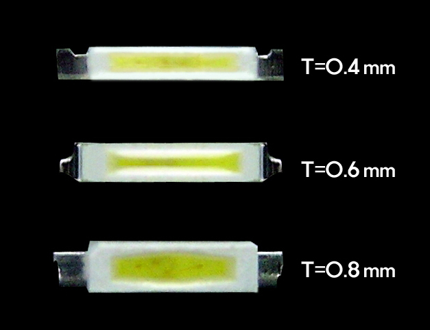 티씨오가 개발한 두께 0.4㎜ 백색 LED(위)와 0.6㎜·0.8㎜ 제품.