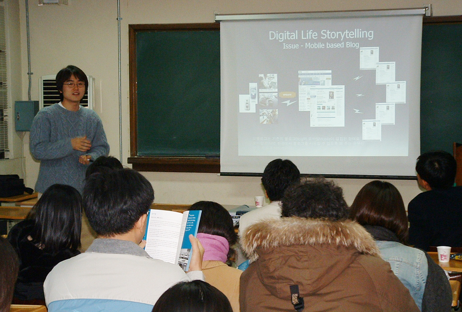 최근 국내에서도 CT 관련 교육이 활성화하고 있다. 서울대학교 정보문화학 연합전공이 포털사이트 다음과 함께 진행하는 수업 모습.