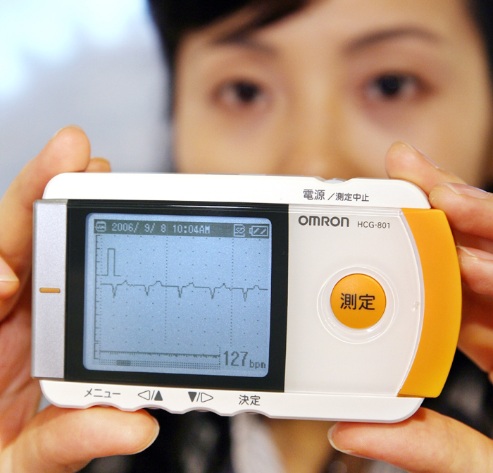 새 휴대형 심전도기 "심장걱정 마세요"