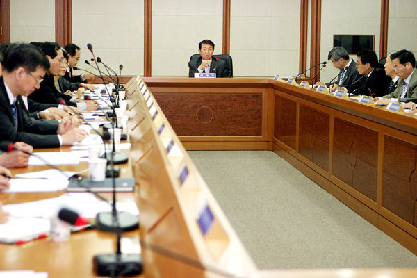 한국과학재단이 14일 개최한 연구지원사업 정비를 위한  ‘규정개선 토론회’ 모습.