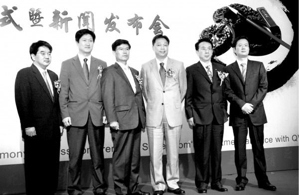  SK텔레콤은 중국 온라인게임 업체 매직그리드 홍콩법인 ‘매직테크네트워크’와 780만달러 투자 계약을 체결했다. 김상원 SK텔레콤 중국 비즈니스그룹 프로젝트 리더, 조용보 SK텔레콤 온라인게임팀장, 안승윤 SK텔레콤 중국 비즈니스그룹장, 천잰화 매직그리드 이사, 쉬쉰성 매직그리드 이사, 예외이 매직그리드 대표(왼쪽부터).