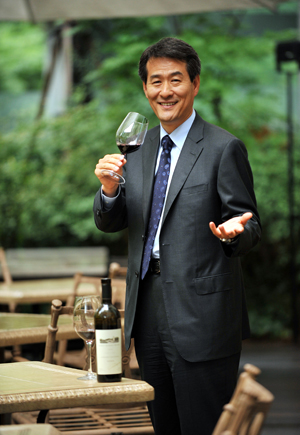 [Wine & Biz](22) 김경진 한국이엠씨컴퓨터시스템즈 사장