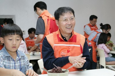 SK네트웍스, 정만원 사장 사랑의 찐빵만들기 참여