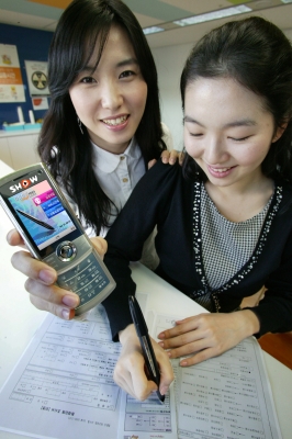 펜으로 쓰고 휴대폰에서 읽고