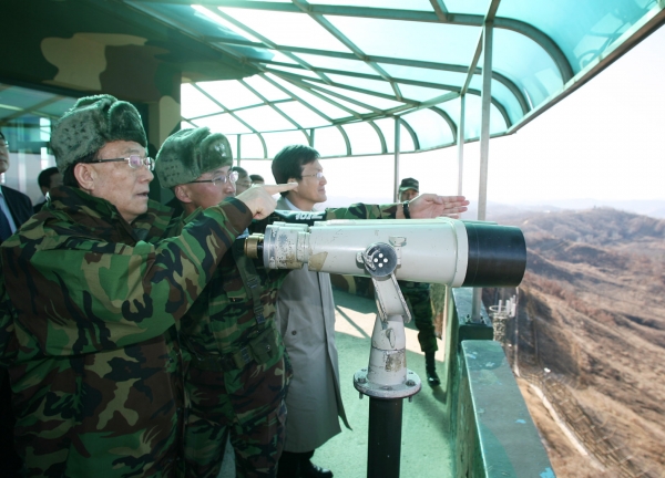 최시중 방통위장, 전방 군부대 위문방문