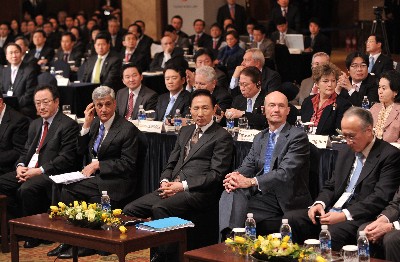 이 대통령, 경제 위기 해법 `글로벌 딜` 제시