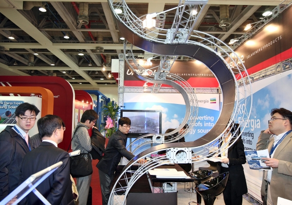 "태양광 모듈이 휘어지네"