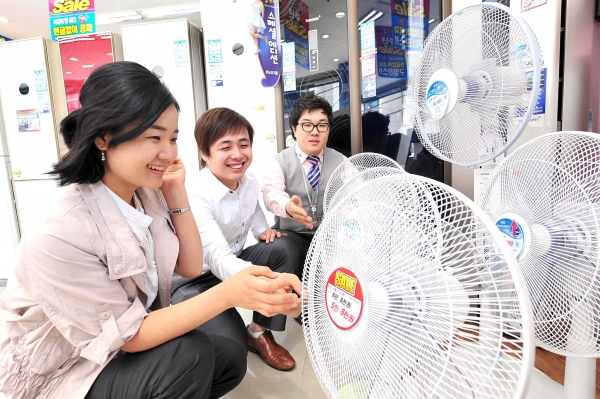 때 이른 더위에 가전매장 `夏夏夏`