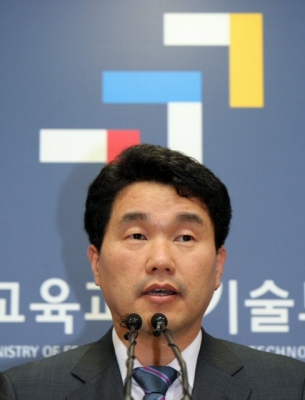 교과부, 취업후 상환 학자금 대출제도 도입