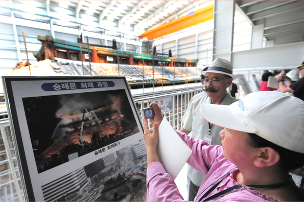 숭례문 복구현장 공개 "어서 제모습 찾기를..."