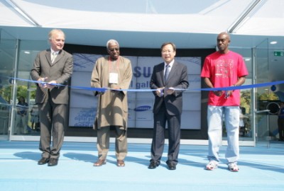 삼성전자 홍보관 ‘디지털갤러리’ 개관식에 클레멘스 프로코프 베를린 세계육상선수권대회 조직위원장(사진 왼쪽부터), 라민 디악 국제육상경기연맹 회장, 신상흥 삼성전자 구주총괄 부사장, 알렌 존슨 애틀란타올림픽 110m 허들 금메달리스트 등이 참석했다.