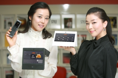 IF 커뮤니케이션 디자인 어워드에서 금상을 수상한 아이리버의 인터넷 전화기 스타일.