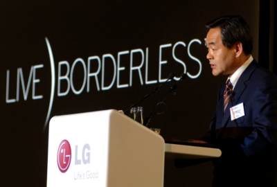 강신익 LG전자 사장, 독일서 보더리스TV 소개
