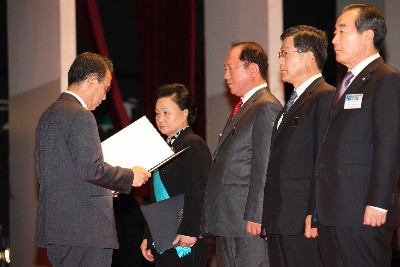 김현숙 경신공업 회장 33회 생산성대회서 금탑산업훈장