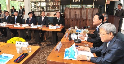 문화체육관광부와 한국저작권위원회는 디지털시대 새로운 균형을 모색하기 위한 저작권 상생협의체와 저작권 포럼 발족식을 22일 서울 정동극장에서 갖고 디지털네트워크시대 권리와 이용의 새로운 상생적 균형이라는 新저작권 구상을 제시했다.