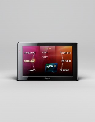 서울통신기술의 대표 상품인 엠피온 내비게이션.