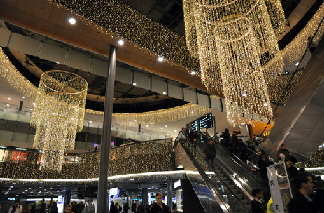  취리히 공항에 설치된 LED 모습.