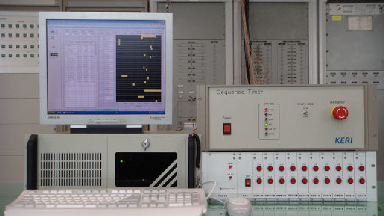  이동준 박사팀이 개발한 시퀀스 타이머. 대전력 시험시 각종 기기 등을 약 46us 단위로 정밀 제어할 수 있는 기기로 외산제품 대비 약 40% 정도의 가격으로 제작 가능하다.
 　
