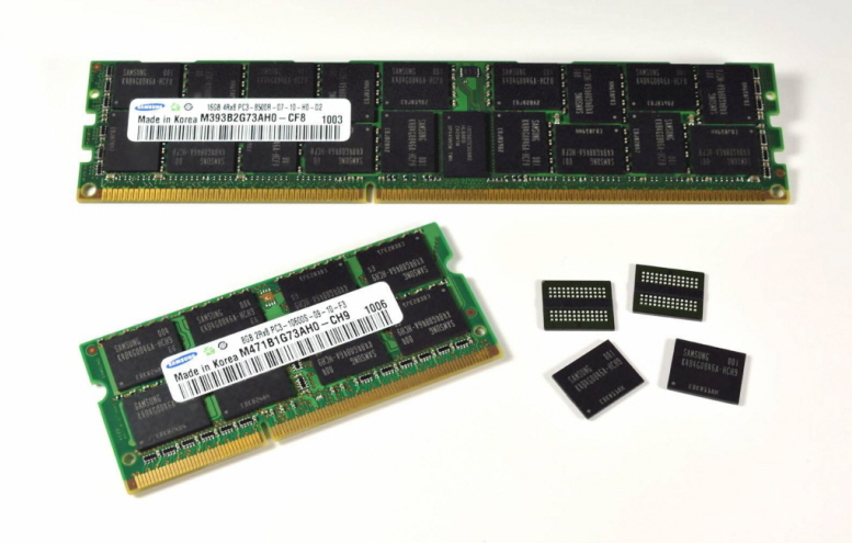  삼성전자가 이번에 양산하는 40나노급 4Gb DDR3 D램 단품과 이를 이용한 메모리 모듈 제품들.