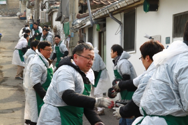 사진/하나아이앤에스, 연탄 나누기 봉사활동