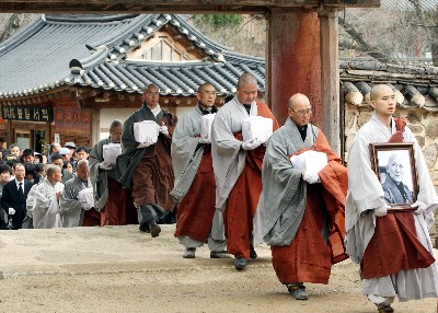 [키워드 세상만사]법정스님 입적