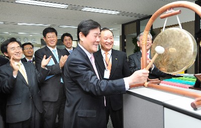 최경환 지식경제부 장관 누리꿈스퀘어 현장방문