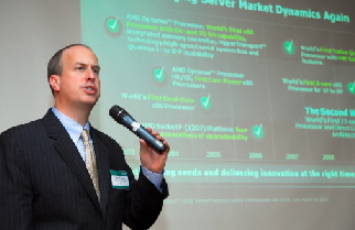  AMD코리아는 1일 삼성동 그랜드인터컨티넨탈호텔에서 업계 첫 12코어 x86서버 프로세서 ‘AMD 옵테론 6000’ 시리즈를 선보였다. 제품발표를 위해 방한한 존 프리 AMD 제품마케팅 총괄 이사가 옵테론 6000에 관해 설명하고 있다. 