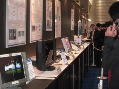 미래의 디스플레이 한 곳에