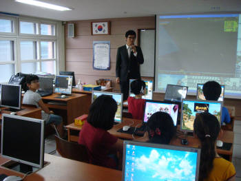 대전 산내초등학교가 대전시와 대전문화산업진흥원으로부터 G러닝 연구학교로 선정돼 시범운영되고 있다.