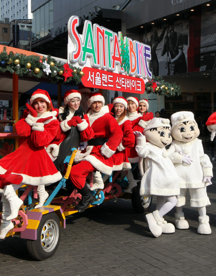 자전거 타고 온 미녀 산타