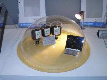 크레진이 개발한 전도성 엔지니어링 플라스틱 컴파운드. 