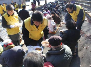 LG디스플레이 협력사 임직원, 대구서 무료급식 봉사