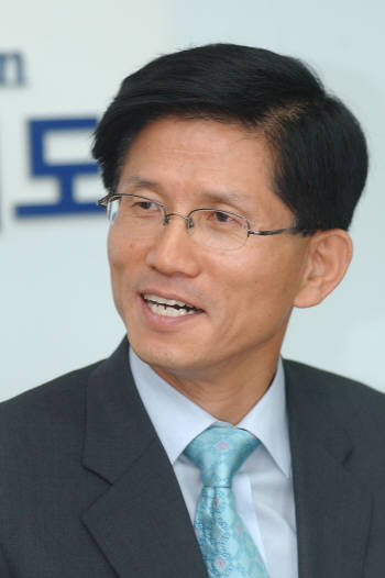 김문수 경기도지사 "스마트폰 앱 출시 정치인 1호는 바로 나"