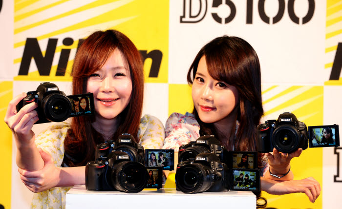 전세계 동시 발표, 니콘 D5100