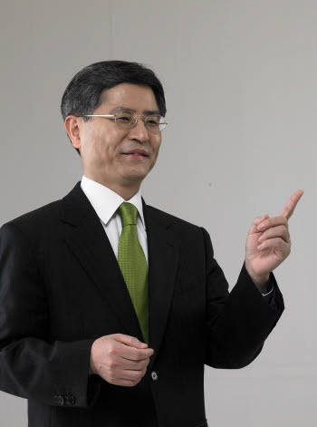 김명룡 우정사업본부장 “만능 지역 지킴이로 탈바꿈”