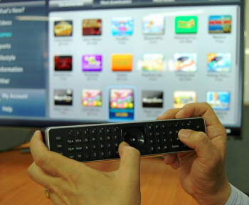 손가락이 누르는 힘의 세기까지 인식하는 3차원 고속 마우스 리모컨.