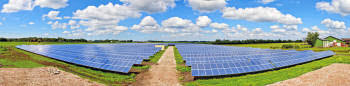 현대중공업이 2010년 독일 노르트프리스란트 지역에 공급한 2.2 MW 규모 태양광발전소 모습.