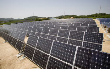 현대중공업이 정읍 지역에 설치한 3MW 규모 태양광 발전소 전경.